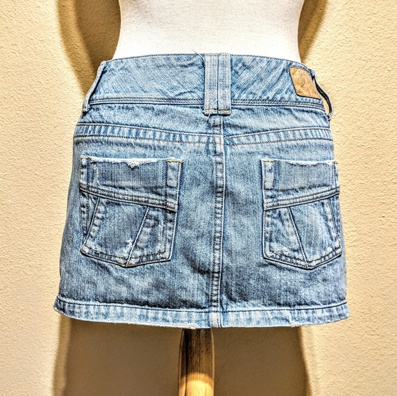 3/$15 AMERICAN EAGLE denim mini skirt (size4) - Picture 2 of 6